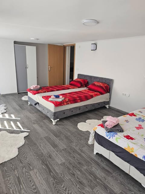 Photo of the whole room, Bedroom, towels