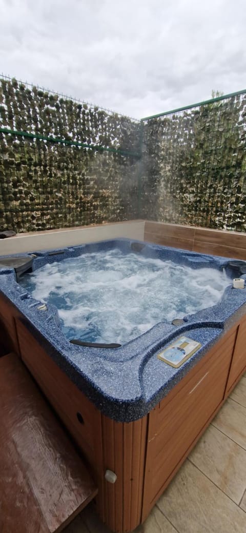 Hot Spring Bath, Hot Tub
