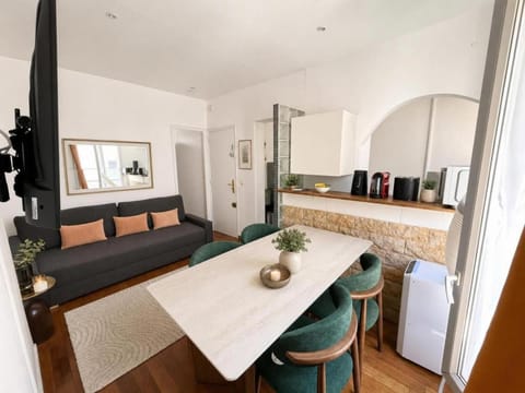 Kitchen or kitchenette, Living room, Dining area