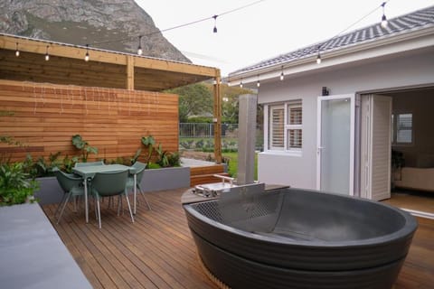 Patio, Day, Natural landscape, Hot Tub