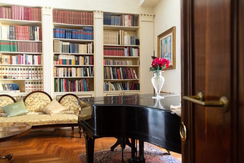 Library, Living room, Seating area