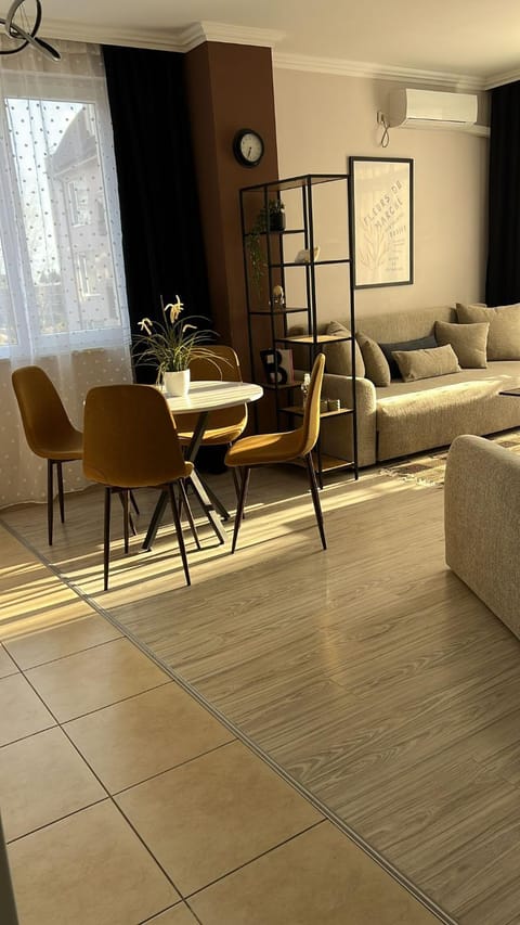 Living room, Seating area, Dining area, air conditioner