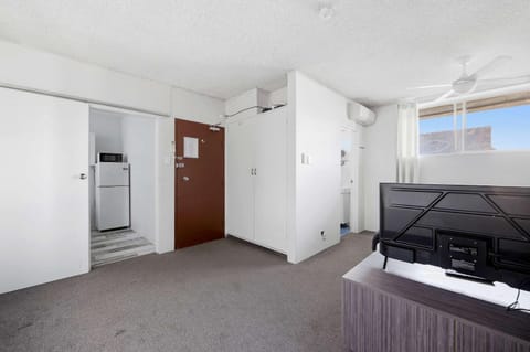 wardrobe, air conditioner