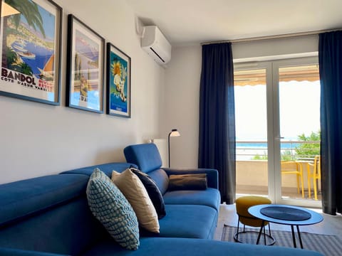 Living room, air conditioner