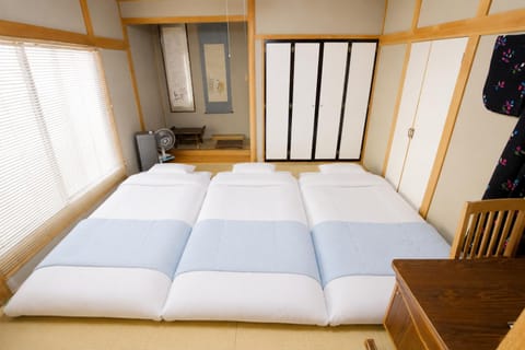 Bedroom, internet