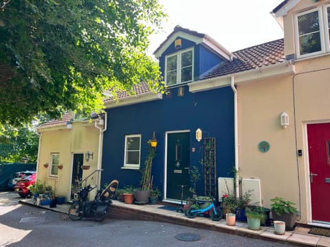 Property building, Neighbourhood, Street view