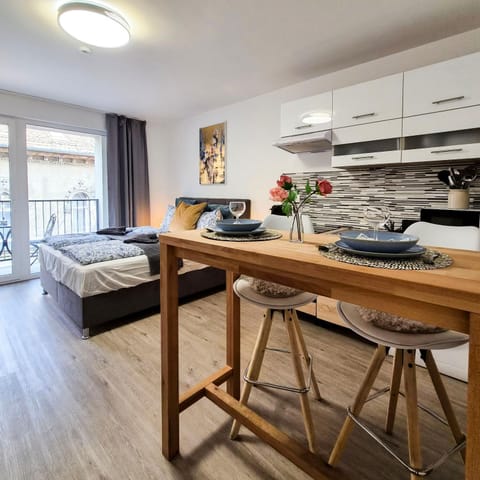 Bed, Kitchen or kitchenette, Living room, Dining area, Bedroom