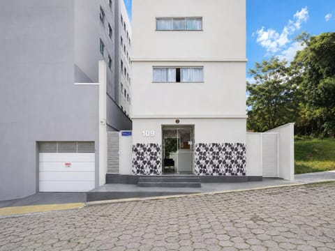 Facade/entrance, Area and facilities