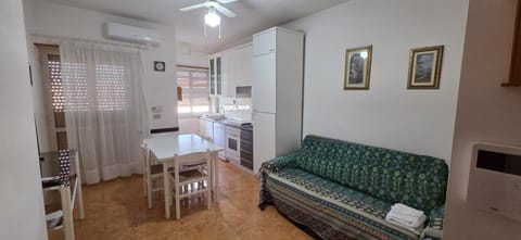 Kitchen or kitchenette, Living room, Dining area, internet, air conditioner