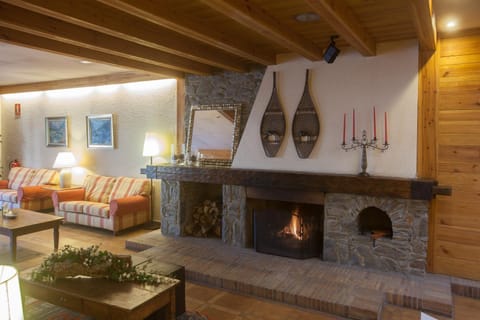 Communal lounge/ TV room, Lobby or reception
