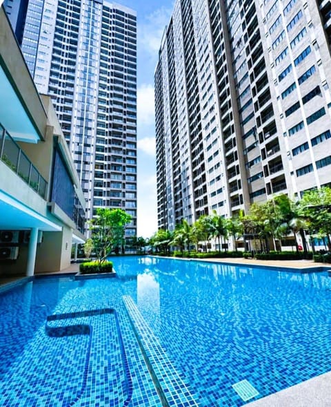 Property building, Day, City view, Pool view, Swimming pool