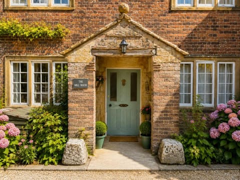 Property building, Facade/entrance, Day