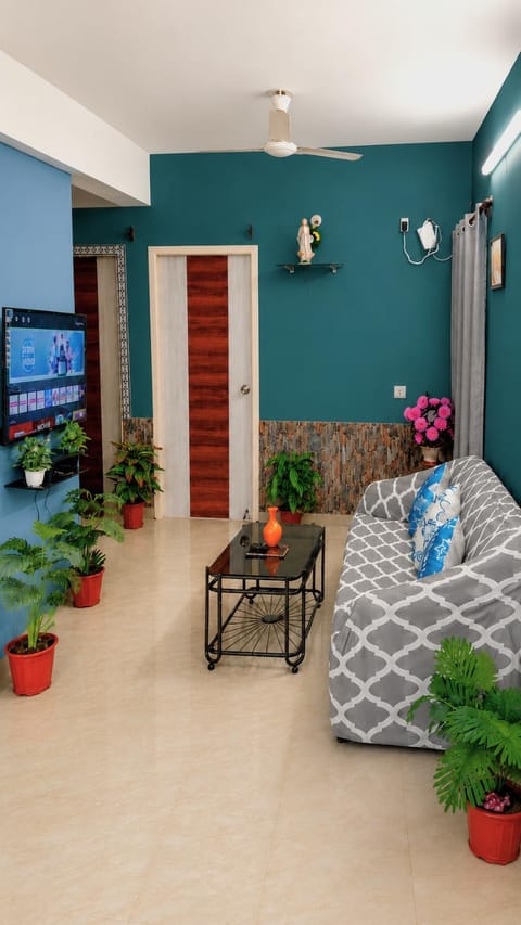 Communal lounge/ TV room, TV and multimedia, Living room, Seating area, Evening entertainment, Entertainment