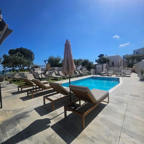 Pool view, Swimming pool, sunbed