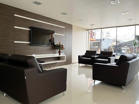 Communal lounge/ TV room, Living room, Seating area