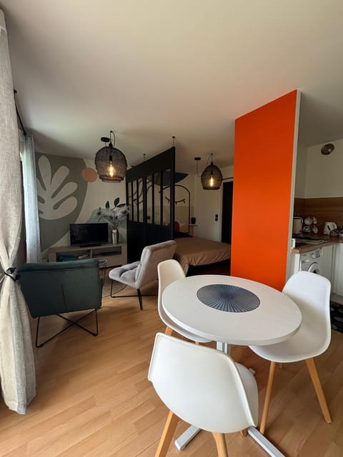 Living room, Dining area