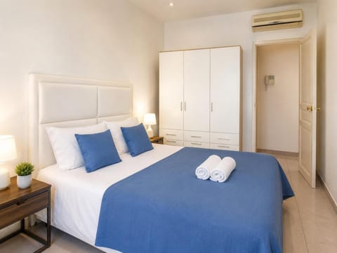 Bed, Photo of the whole room, Bedroom, wardrobe, air conditioner
