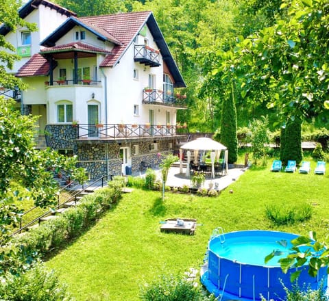 Property building, Garden, Swimming pool