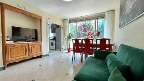 TV and multimedia, Living room, Dining area