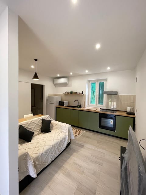 Kitchen or kitchenette, Living room