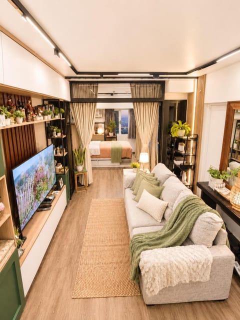 TV and multimedia, Living room, Seating area, Bedroom