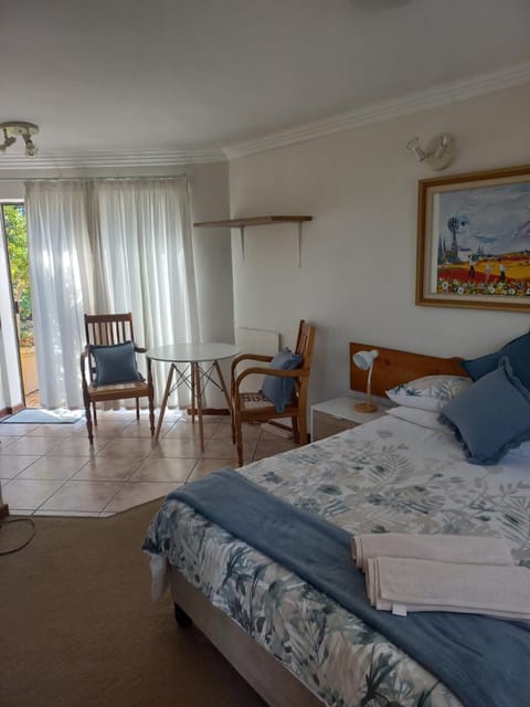 View (from property/room), Photo of the whole room, Seating area, Bedroom