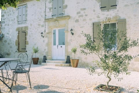 Property building, Patio, Day, Garden, Garden view