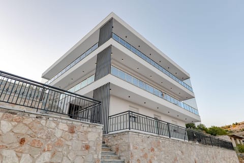 Property building, Balcony/Terrace