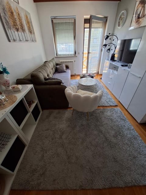 Communal lounge/ TV room, TV and multimedia, Living room, Seating area