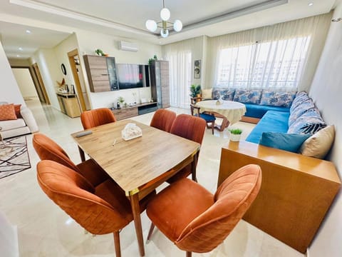 Communal lounge/ TV room, TV and multimedia, Living room, Seating area, Dining area, Evening entertainment