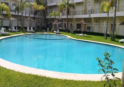 Day, Swimming pool, sunbed