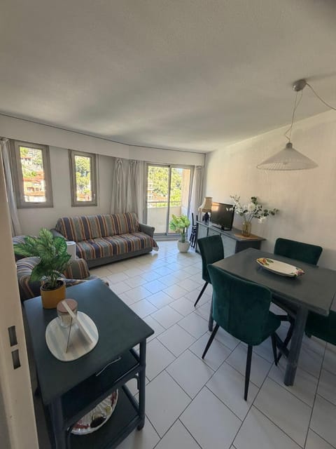 TV and multimedia, Living room, Dining area, internet, air conditioner