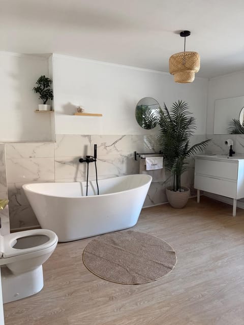 Toilet, Bathroom, Bath