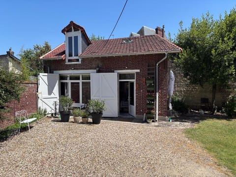 Property building, Garden view, Parking