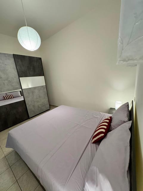 Bedroom, towels