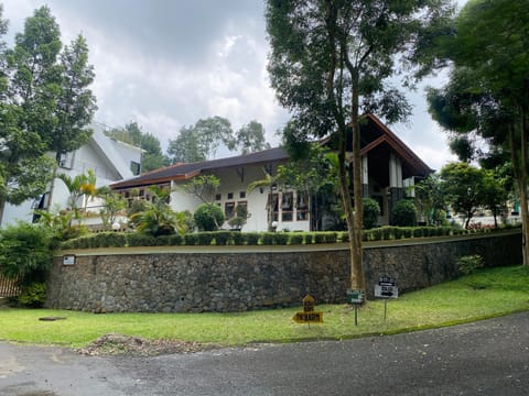 Property building, Day, Natural landscape, Landmark view