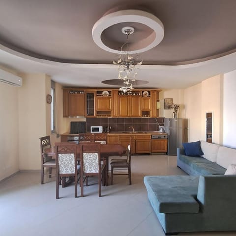 Kitchen or kitchenette, Living room, Seating area, Dining area, pet friendly, stove