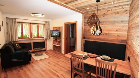 TV and multimedia, Living room, Dining area