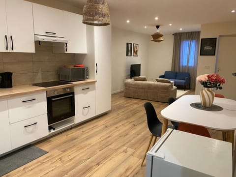 Kitchen or kitchenette, Living room, Dining area, oven, stove