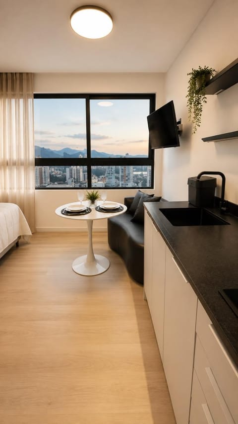 Kitchen or kitchenette, Seating area, Dining area