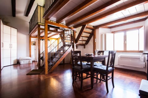 Photo of the whole room, Dining area