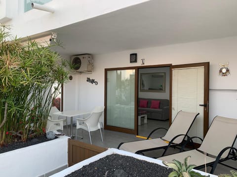 Balcony/Terrace, sunbed