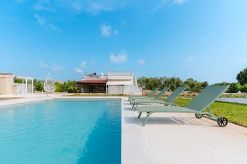 Pool view, Swimming pool, sunbed