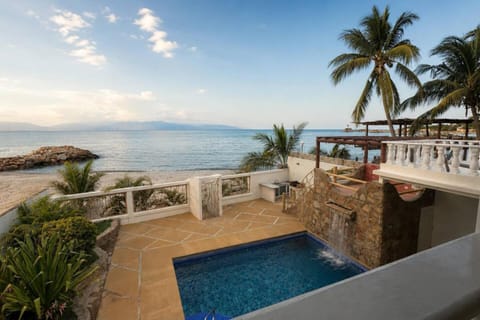 Nearby landmark, Natural landscape, View (from property/room), Balcony/Terrace, Sea view, Swimming pool, sunbed