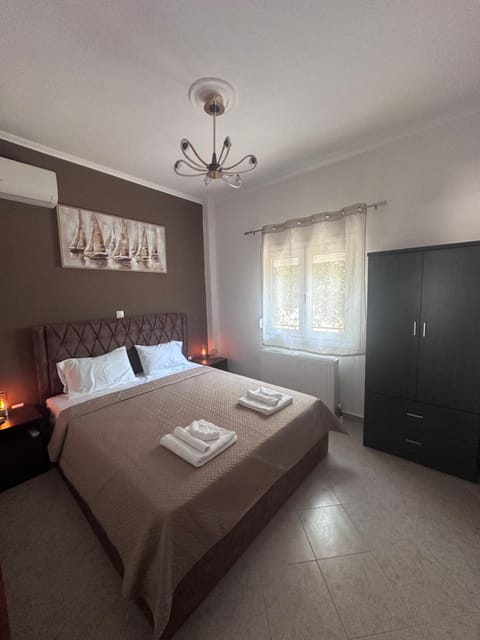Bed, Photo of the whole room, Bedroom, towels, wardrobe