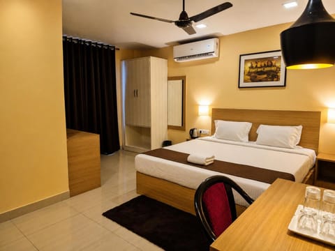 Photo of the whole room, Bedroom, air conditioner