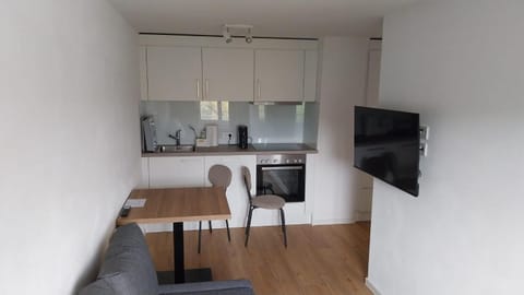 TV and multimedia, Kitchen or kitchenette, Dining area, oven