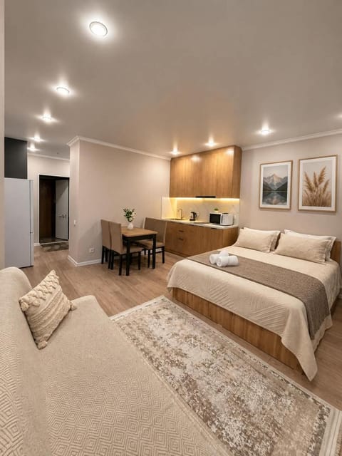 TV and multimedia, Kitchen or kitchenette, Seating area