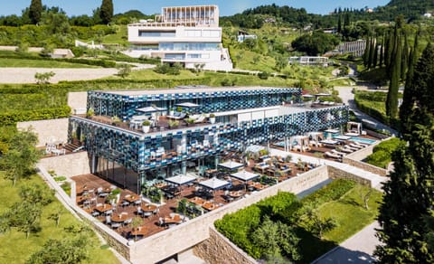 Property building, Restaurant/places to eat