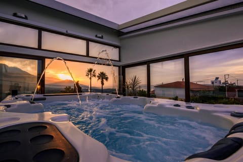 Natural landscape, Hot Tub, Spa and wellness centre/facilities, Swimming pool, Sunset